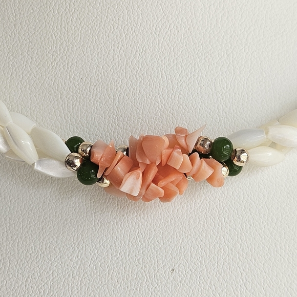 Twisted Mother of Pearl MOP Jade Pink Coral Beaded Vintage Necklace Barrel Clasp - Picture 7 of 11